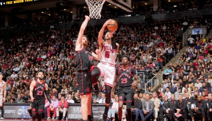  拉文绝杀三分，公牛险胜猛龙  