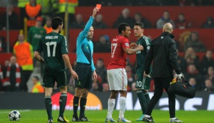  曼联战平利兹联，B费染红引发争议  