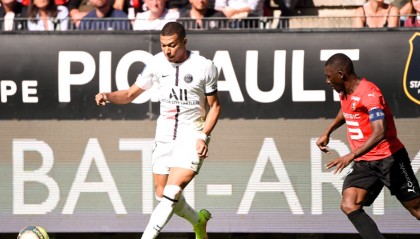  梅西法甲首球诞生，巴黎球迷热情高涨  