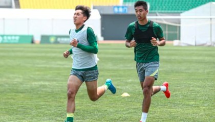  尼斯主帅赛后炮轰裁判，争议判罚引发舆论风波  