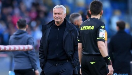  罗马德比战平局令双方球迷不满裁判  