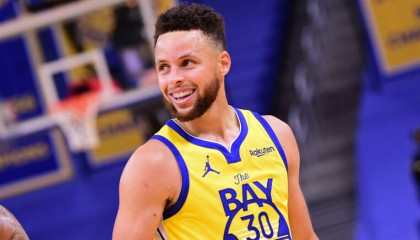  霍芬海姆锋线双星联手轰入四球  